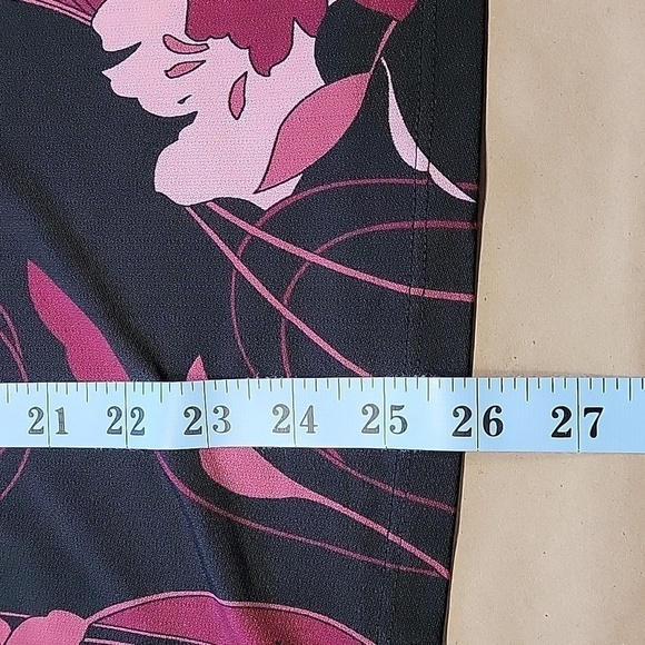 J.T.B Vintage Floral Ruffle Blouse with Flower Pin.  Size Unknown. - Picture 9 of 10